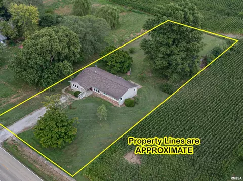 412 S Main St, Iuka, IL 62849 photo 5
