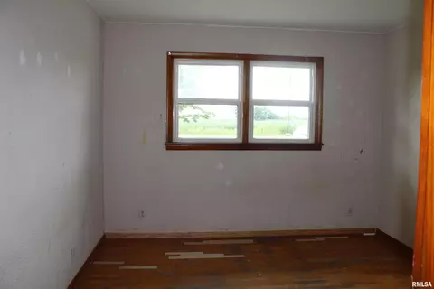 412 S Main St, Iuka, IL 62849 photo 33