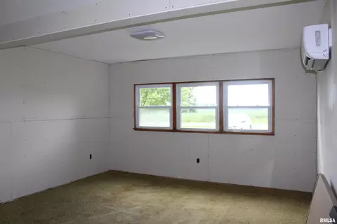 412 S Main St, Iuka, IL 62849 photo 22