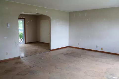 412 S Main St, Iuka, IL 62849 photo 10