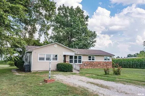 412 S Main St, Iuka, IL 62849 photo 9