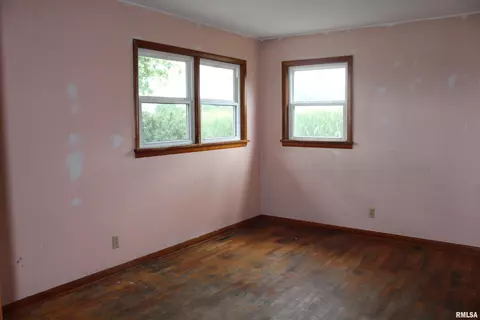 412 S Main St, Iuka, IL 62849 photo 31