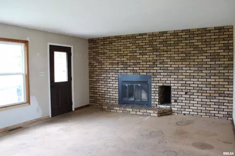 412 S Main St, Iuka, IL 62849 photo 11
