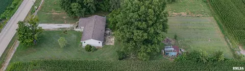 412 S Main St, Iuka, IL 62849 photo 4