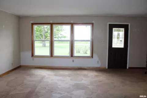 412 S Main St, Iuka, IL 62849 photo 27