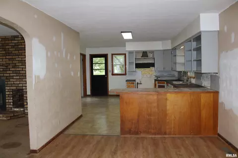 412 S Main St, Iuka, IL 62849 photo 16