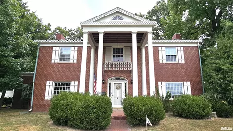 120 S Main St, Harrisburg, IL 62946
