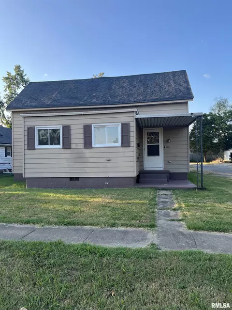 318 W Raymond St, Harrisburg, IL 62946