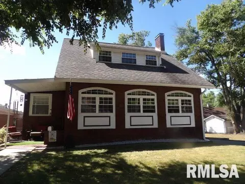 305 W Church St, Harrisburg, IL 62946