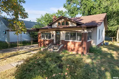 208 S 10th St, Herrin, IL 62948