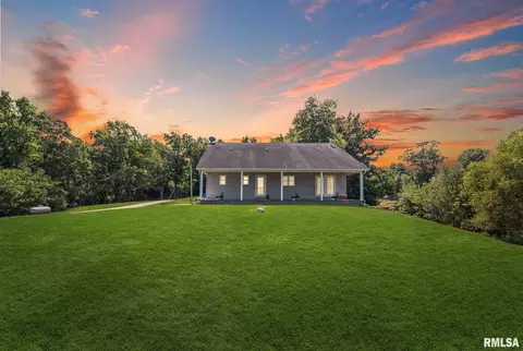 520 Deerfield Rd, Walnut Hill, IL 62893