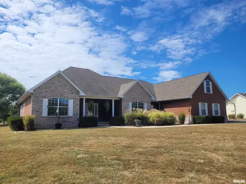 475 N Dartmouth Ln, Mount Vernon, IL 62864