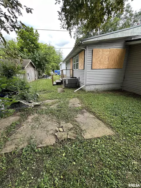 404 E 7th St, Metropolis, IL 62960 photo 2