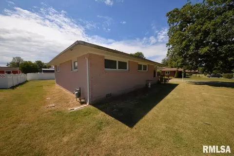 23 Greve St, Centralia, IL 62801 photo 2