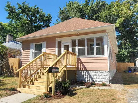 516 W Pecan St, Carbondale, IL 62901