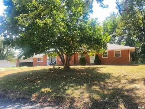 384 E Belleville St, Nashville, IL 62263