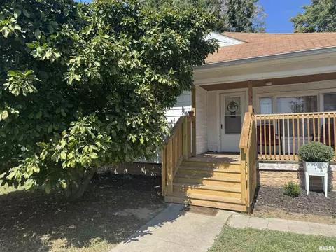 310 W North St, Sesser, IL 62884