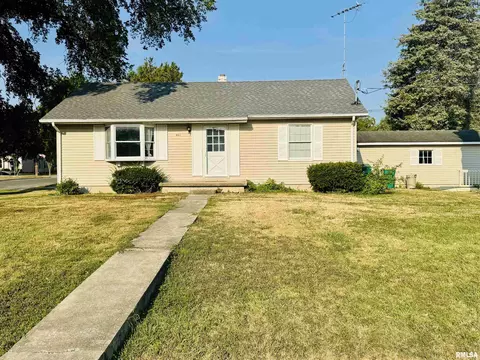 401 N Nashville St, Okawville, IL 62271