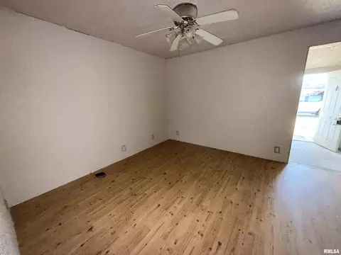 108 W Benedict St, Valier, IL 62891 photo 6