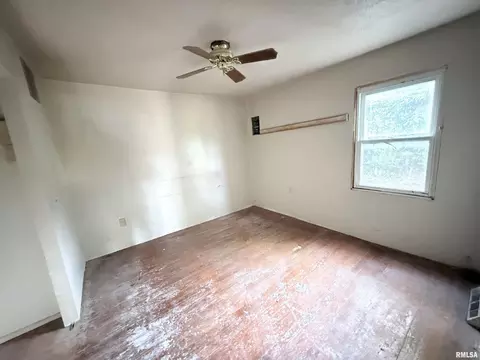 108 W Benedict St, Valier, IL 62891 photo 17