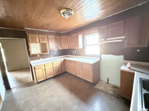 108 W Benedict St, Valier, IL 62891 photo 7