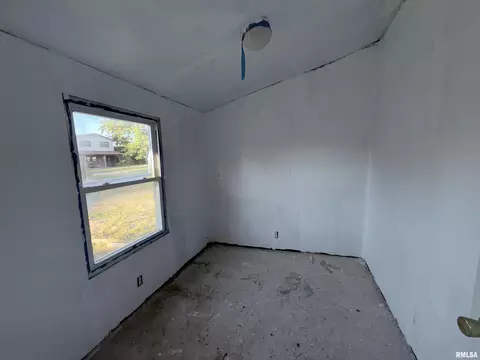 108 W Benedict St, Valier, IL 62891 photo 10