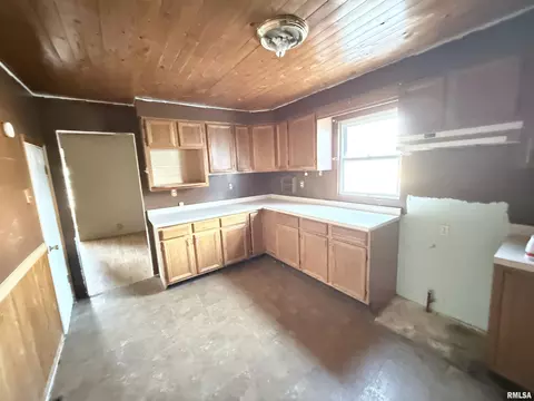 108 W Benedict St, Valier, IL 62891 photo 13