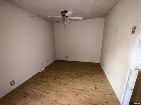 108 W Benedict St, Valier, IL 62891 photo 15