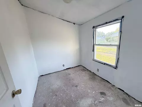 108 W Benedict St, Valier, IL 62891 photo 18