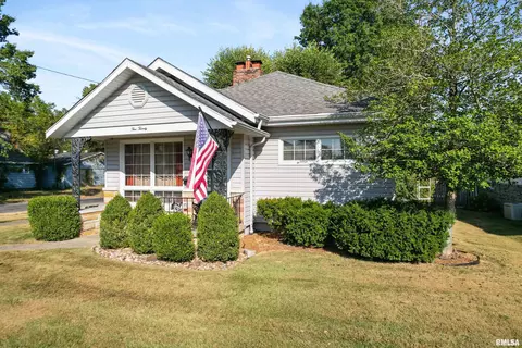 520 N 9th St, Herrin, IL 62948