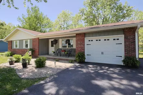 119 Fielder Dr, Salem, IL 62881
