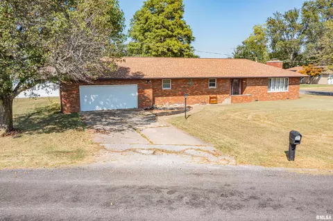 458 Randolph Dr, Centralia, IL 62801