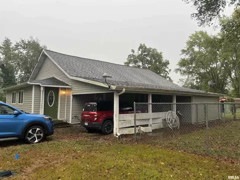 203 W Scranton Ave, Pittsburg, IL 62974 photo 3