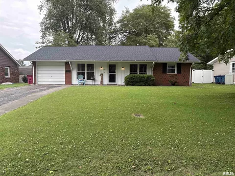 706 E Terrace Dr, Du Quoin, IL 62832