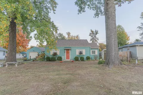 35 Ridge Rd, Centralia, IL 62801