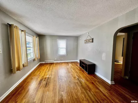 424 Anderson St, Centralia, IL 62801 photo 2