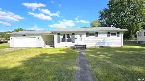 520 N 27th St, Herrin, IL 62948