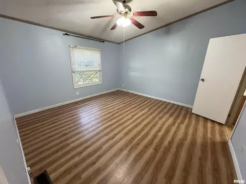 308 E Prairie St, Centralia, IL 62801 photo 3