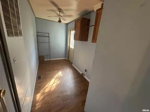 308 E Prairie St, Centralia, IL 62801 photo 6