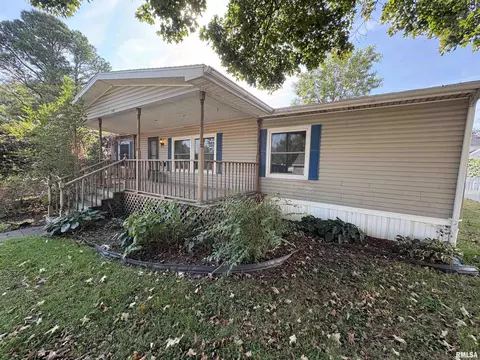 308 E Prairie St, Centralia, IL 62801
