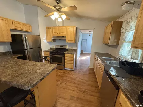 308 E Prairie St, Centralia, IL 62801 photo 7
