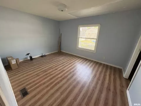 308 E Prairie St, Centralia, IL 62801 photo 8