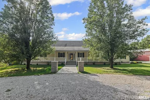 5481 Edgewood Rd, Salem, IL 62881