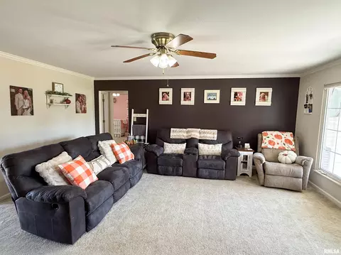 Living - 612 E 12th St, Flora, IL 62839 photo 2 of 4