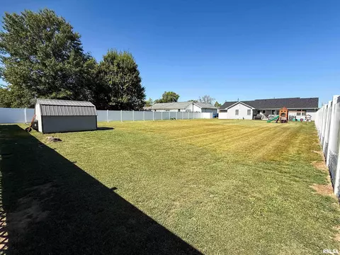 Exterior - 612 E 12th St, Flora, IL 62839 photo 16 of 25