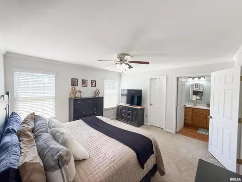 Bedroom - 612 E 12th St, Flora, IL 62839 photo 2 of 12