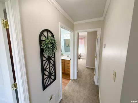 Entry Way - 612 E 12th St, Flora, IL 62839 photo 8 of 10