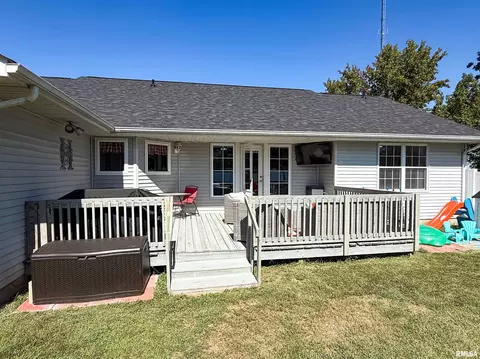 Exterior - 612 E 12th St, Flora, IL 62839 photo 6 of 25