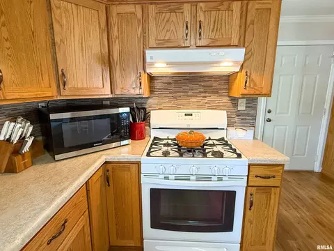 Kitchen - 612 E 12th St, Flora, IL 62839 photo 8 of 8