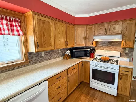 Kitchen - 612 E 12th St, Flora, IL 62839 photo 7 of 8
